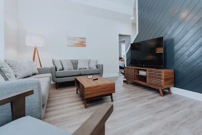 Spacious 4BR Soulard Retreat • Patio Games, Balcony, Family-Friendly Near Busch