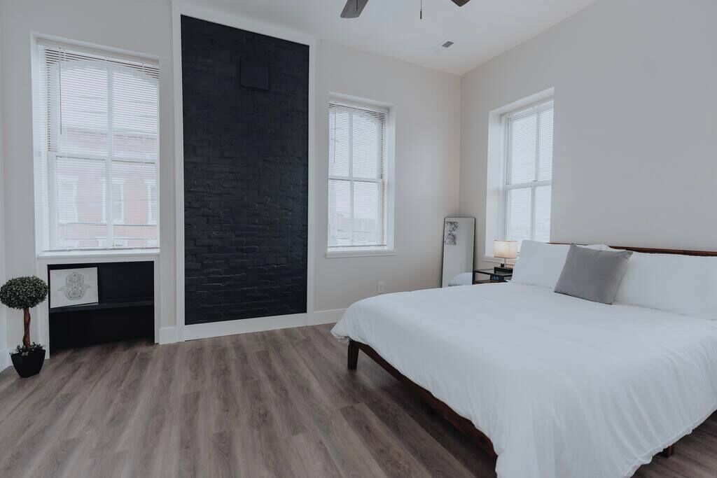 2 bedrooms, desk, iron/ironing board, WiFi