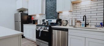 Historic Soulard 2BR Apt with Fenced Patio, Washer/Dryer & Free Parking