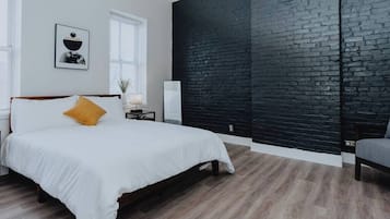 2 bedrooms, desk, iron/ironing board, WiFi