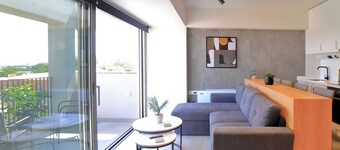 Heraklion Harbour Penthouse with stunning views and hot tub. 