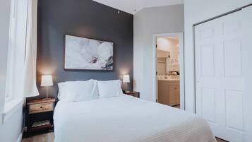 2 slaapkamers, een bureau, een strijkplank/strijkijzer, wifi