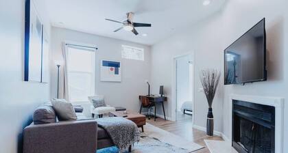 Spacious 2-BR First-Floor Soulard Apt—Desk, Smart-Lock, Free Parking