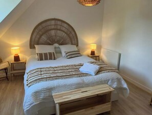 4 Schlafzimmer, Zimmersafe, Schreibtisch, Bügeleisen/Bügelbrett