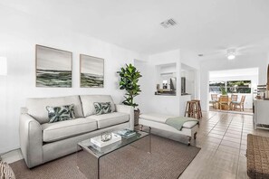 Smart-TV, Kamin, Bücher