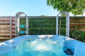 Bañera de hidromasaje exterior