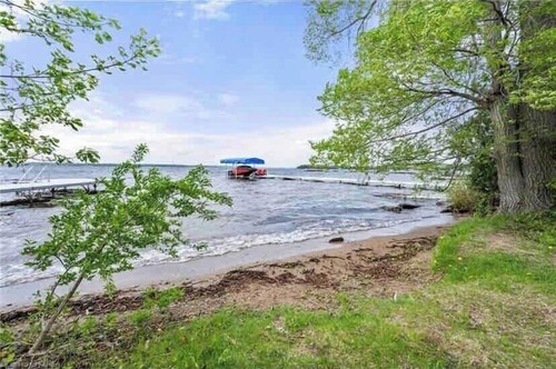 Aries 2-Bedroom Fenelon Falls cottage