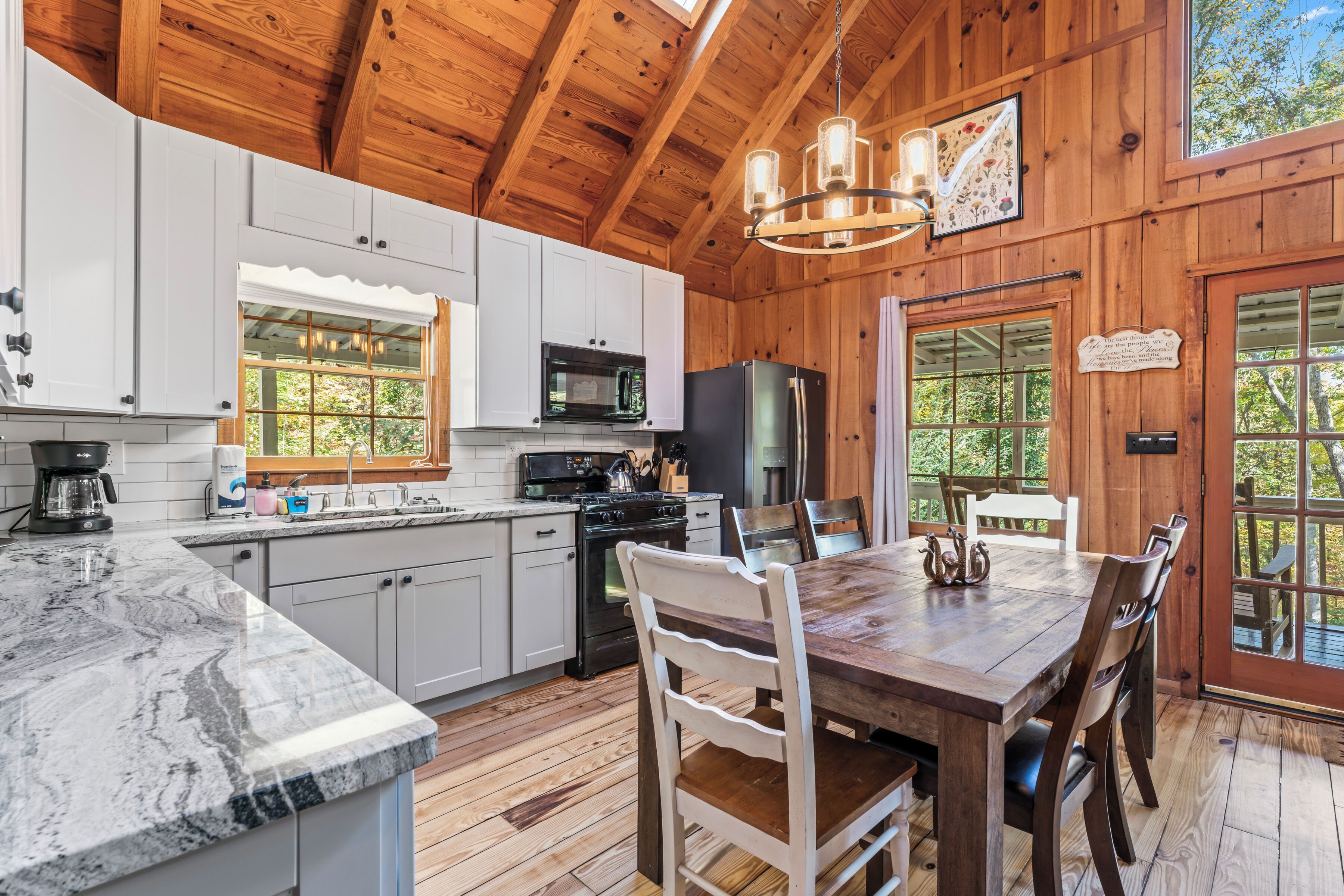 冰箱、微波炉、烤箱、炉灶