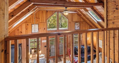 Cabin Fever - Game Room/3-King Beds/Dog - Friendly/Hot Tub!
