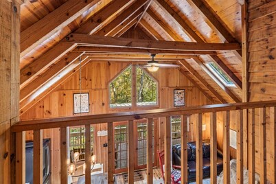 Cabin Fever - Hot Tub - Game Room - Dog Friendly