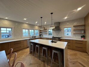 Fridge, microwave, oven, stovetop - The Ridge - Gearhart, OR (Gearhart)