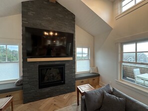 Fernseher, Kamin, DVD-Player, Tischtennisplatte