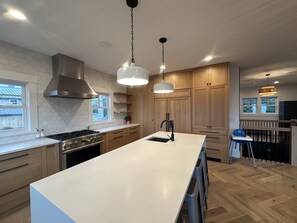 Fridge, microwave, oven, stovetop - The Ridge - Gearhart, OR (Gearhart)
