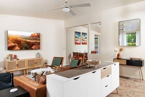 Fernseher, Bücher, Stereoanlage