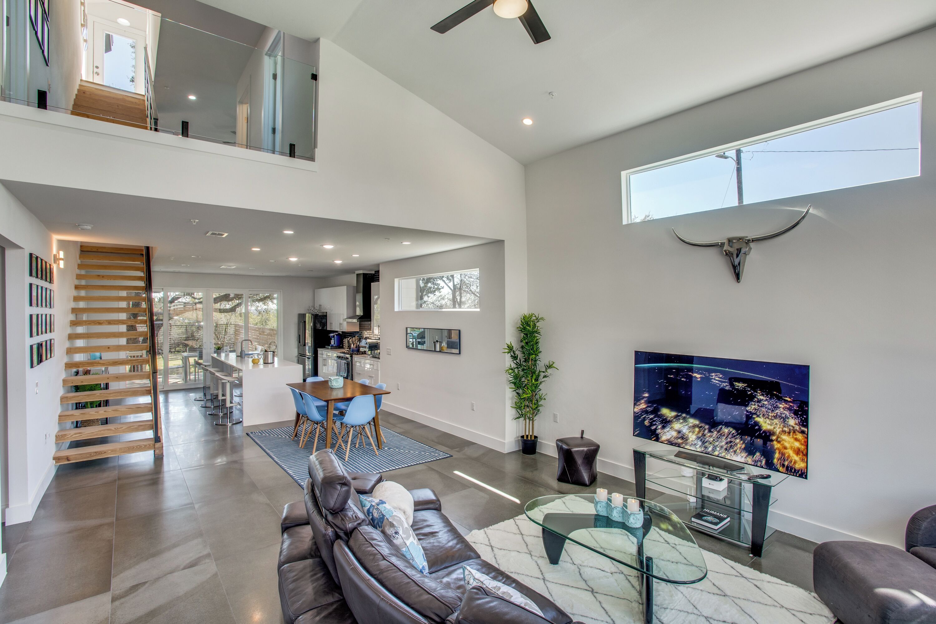Modern Luxury Oasis in the Heart of Austin -   Private Backyard & Rooftop Deck