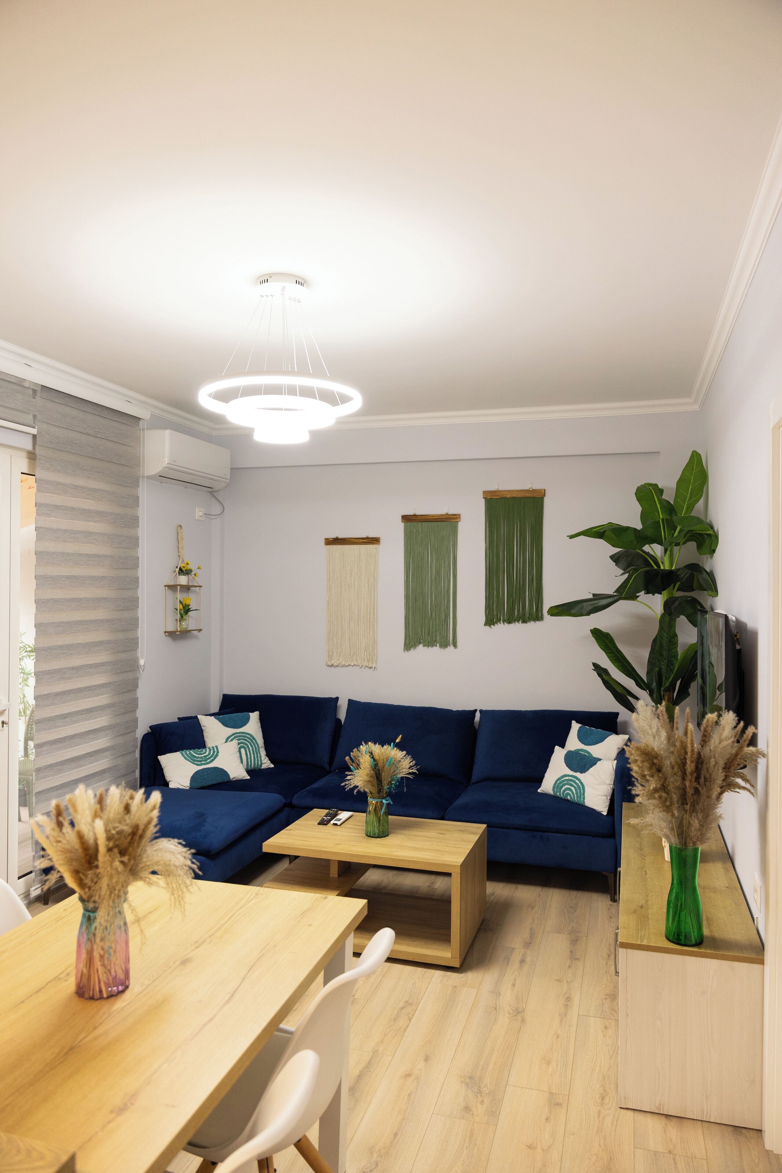 Apartamento premium, vista para a cidade | Área de estar | Smart TV 55 polegadas com canais a cabo