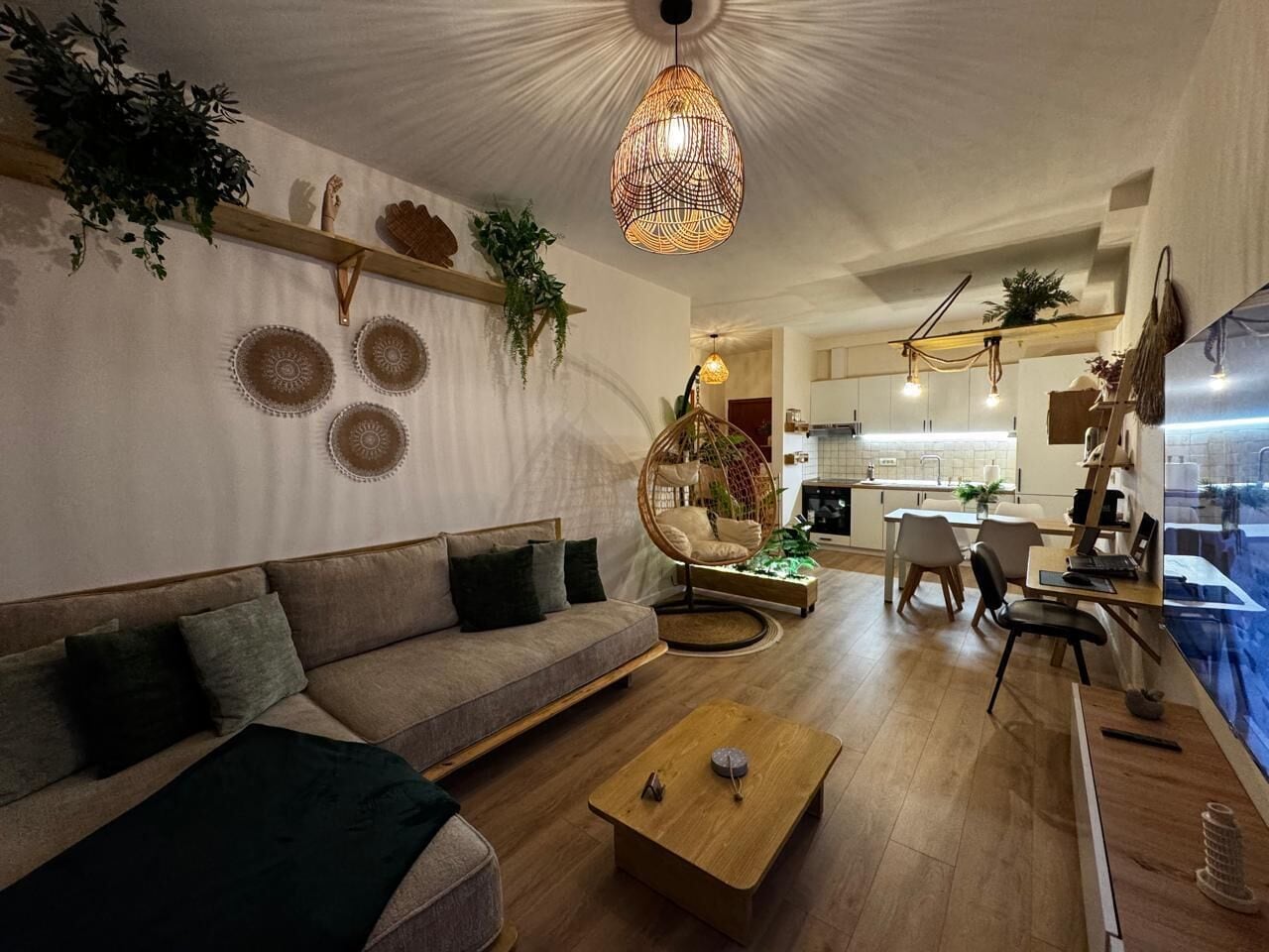 Elite-huoneisto | Ylelliset vuodevaatteet, yksilöllisesti sisustettu