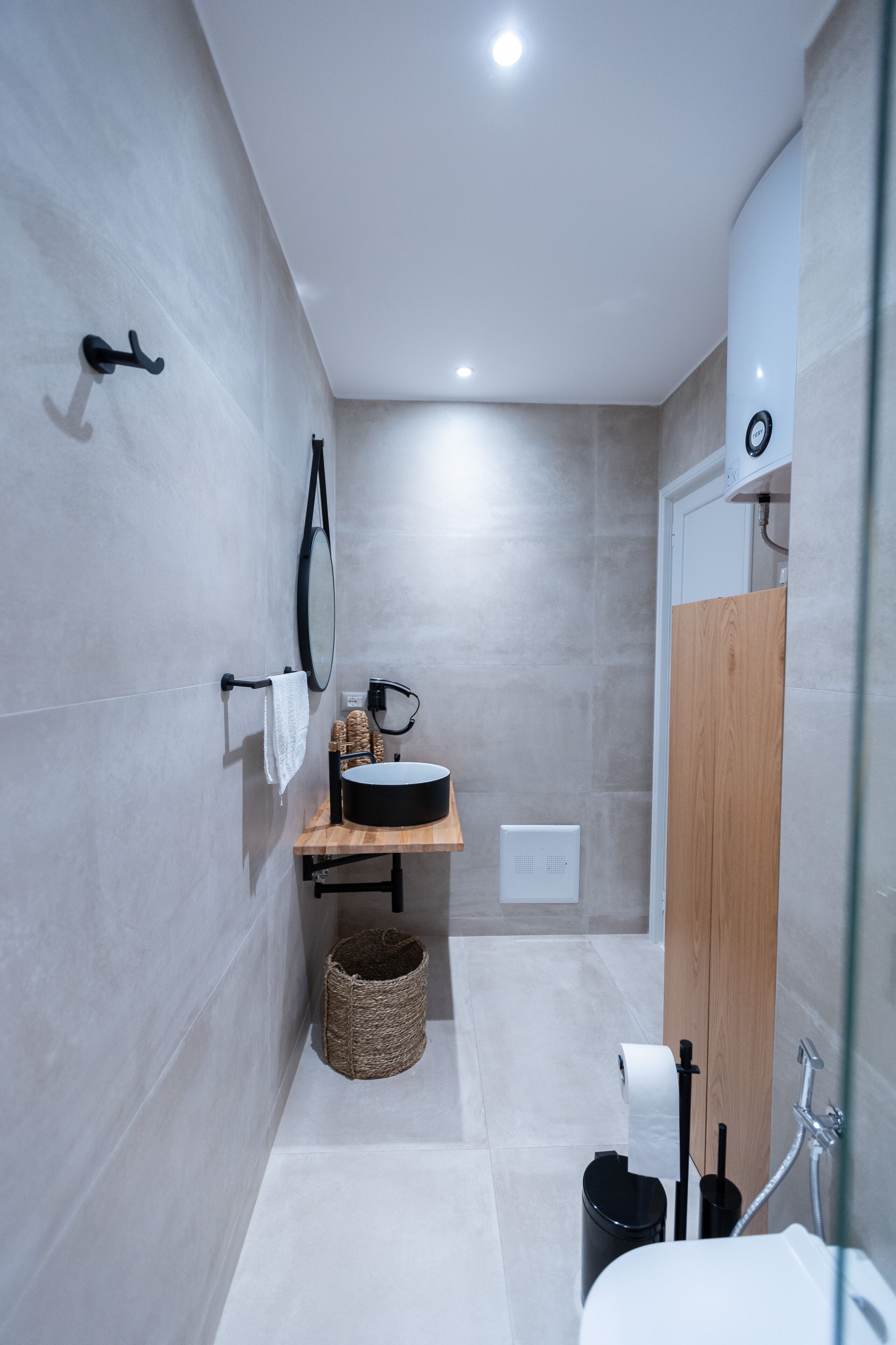 Deluxe Room (2) | Bathroom | Rainfall showerhead, hair dryer, bathrobes, slippers