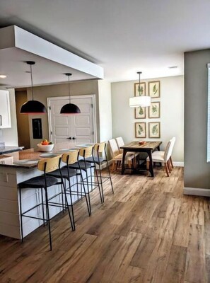 Dining - Waterford, CT - Beautiful 2 Bedroom/2 Bath, 2nd Floor Apartment, 1,252SF (Waterford)