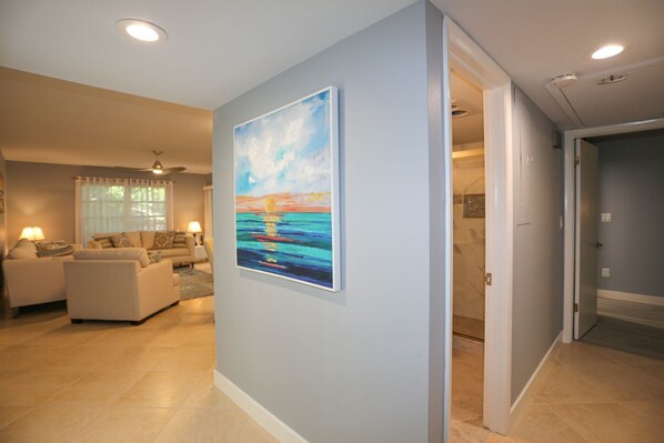 Interior - NAPLES BATH AND TENNIS Condo 2BEDS/2BATH -- Central Naples (Naples)