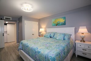 2 bedrooms, iron/ironing board, free WiFi, bed sheets - NAPLES BATH AND TENNIS Condo 2BEDS/2BATH -- Central Naples (Naples)