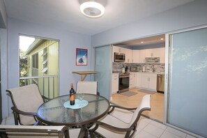 Dining - NAPLES BATH AND TENNIS Condo 2BEDS/2BATH -- Central Naples (Naples)