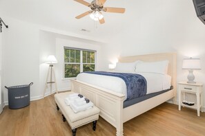 3 habitaciones, tabla de planchar con plancha y cuna de viaje