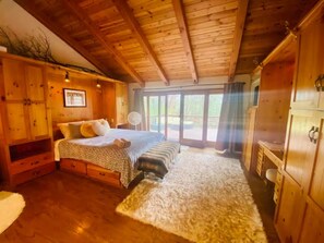 3 bedrooms, iron/ironing board, WiFi, bed sheets - Gaia Getaway - Whole House (Challenge-Brownsville)