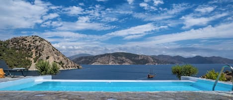 Villa with Panoramic Sea View and Infinity Pool | 2 bedrooms, premium bedding, in-room safe, free WiFi