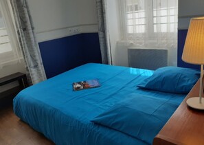 1 chambre, fer et planche Ă repasser, Wi-Fi, draps fournis