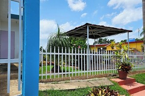 Property grounds - Rustic Living in Mayaguez - Puerto Rico (Quemado)