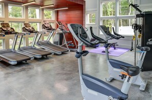 Fitness facility - Waterford, CT - Beautifully furnished 1Bedroom/1Bath 864sf Apartment (Waterford)