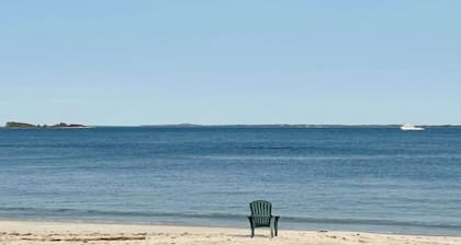 Waterford, CT - Beautifully furnished 1Bedroom/1Bath 864sf Apartment