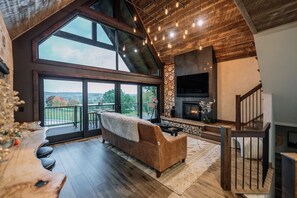 智能电视、壁炉、立体声音响