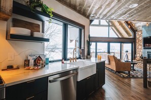 冰箱、微波炉、烤箱、炉灶