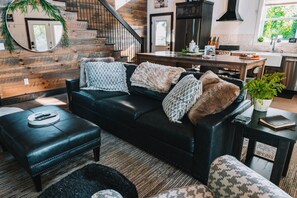 Smart TV, fireplace - The Overlook @ Brandywine Grove (Sugarcreek)