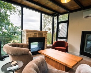 TV, fireplace - The Highland @ Brandywine Grove (Sugarcreek)