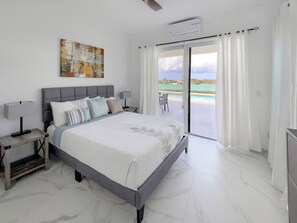 5 chambres, coffres-forts dans les chambres, bureau