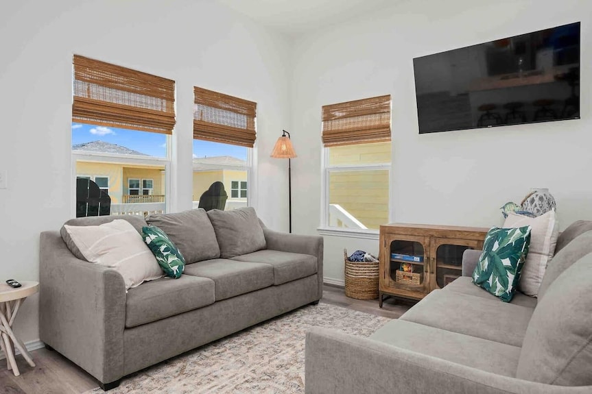 New Coastal Cottage With Pool - Rockport, TX