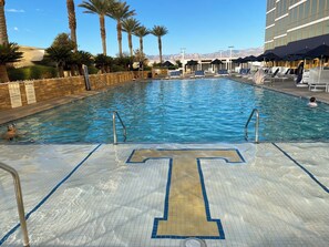 Outdoor pool, a heated pool - Available 7.28 - 8.4 for the fight  & 11.10 - 11.17 for F1 (Las Vegas)