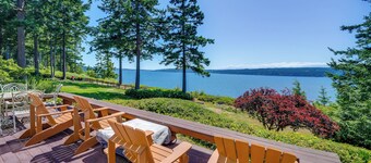 Cozy Langley Retreat: Water Views & Beach Access