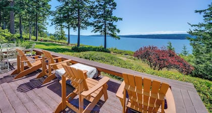 Cozy Langley Retreat: Water Views & Beach Access