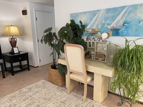 Discounted Weekdays! Memorial Day, Newport Visits and Beach Vacas!  Pet-Friendly