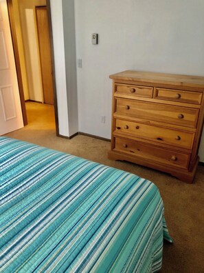 2 dormitorios, escritorio, tabla de planchar con plancha y wifi gratis