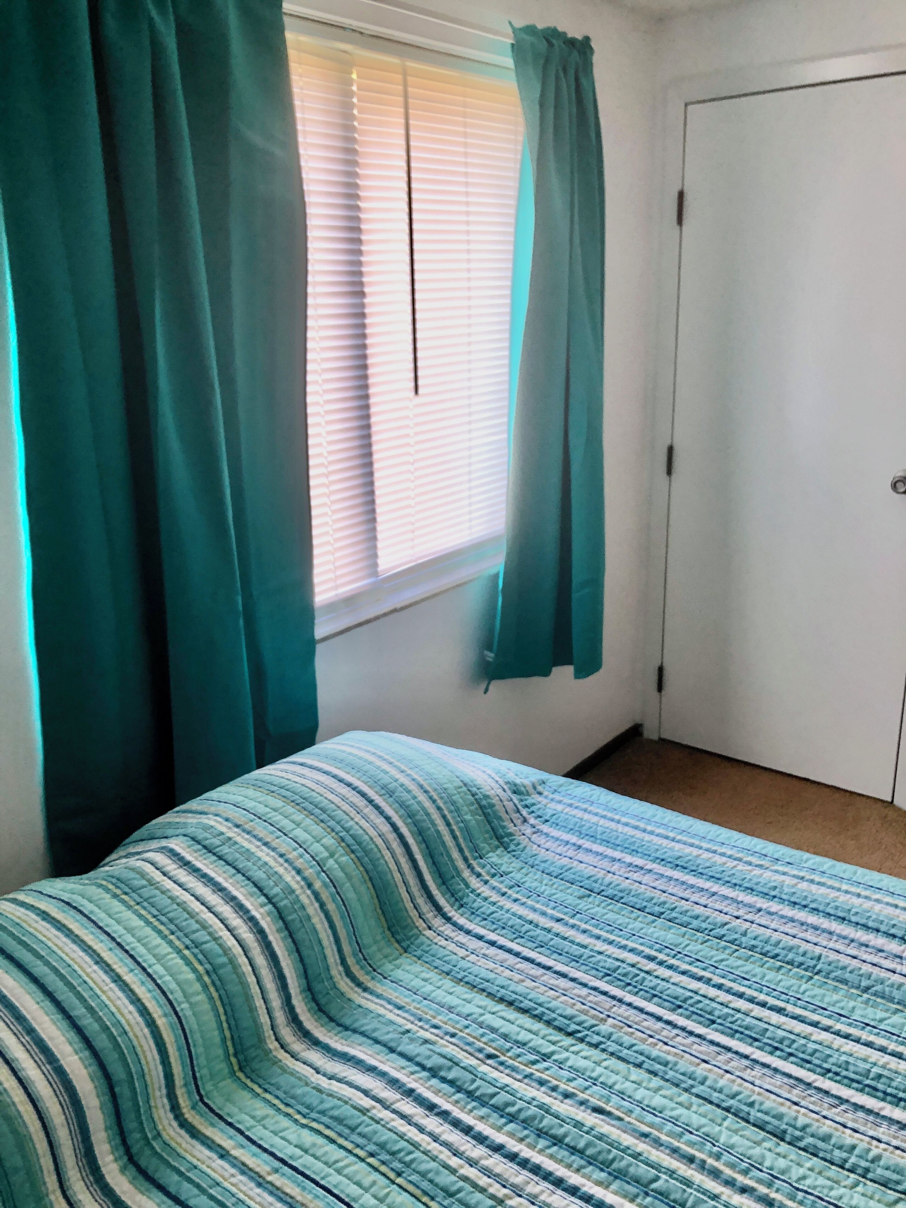 2 chambres, bureau, fer et planche à repasser, accès au Wi-Fi (inclus)