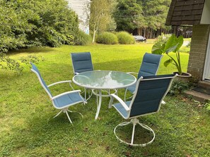 Outdoor dining - Escape To A Coastal Winter Wonderland. Dine in Newport! Cozy, Clean and Green. (Narragansett)