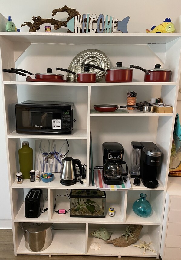 Interior - A Cozy, Botanical Getaway + A Spectacular, Historic and Quaint Newport Visit (Narragansett)