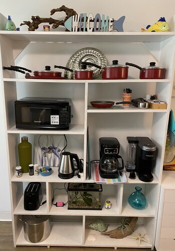 Escape To A Coastal Winter Wonderland. Dine in Newport! Cozy, Clean and Green.