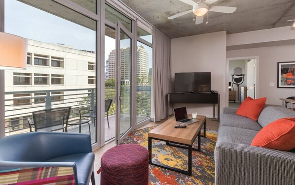 Téléviseur, jeux vidéo, lecteur de DVD