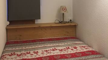 2 bedrooms, iron/ironing board